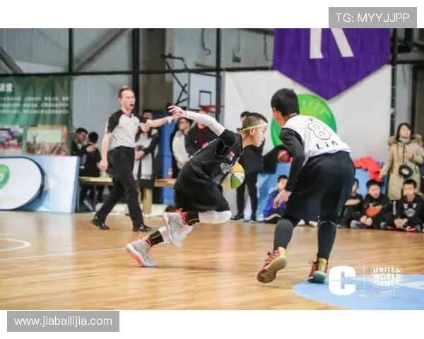 如何通过努力与坚持实现自己的篮球梦想成为像姚明一样的传奇球员